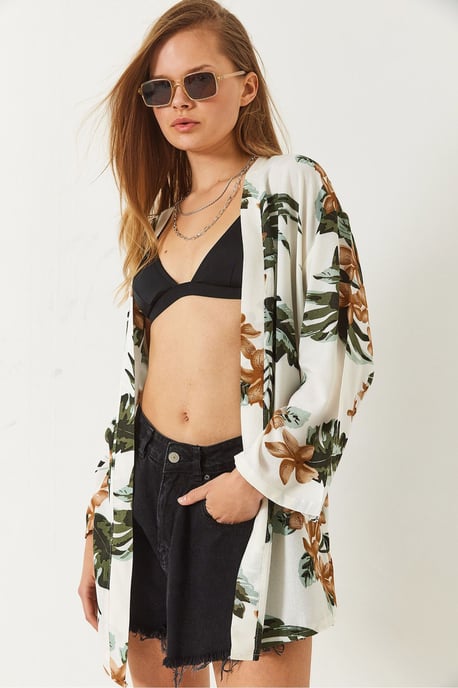 Blumenbedruckter, weit geschnittener Kimono mit Schalkragen - Image 2