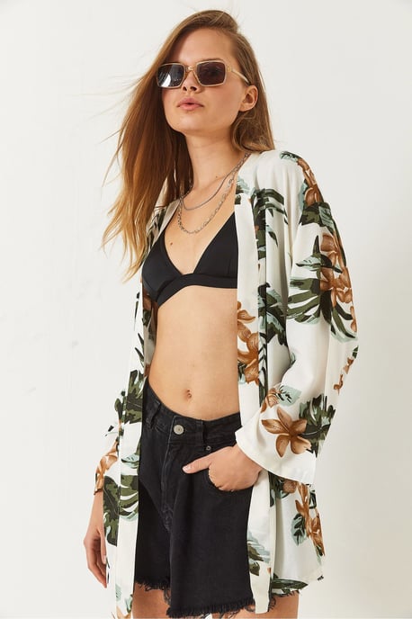 Blumenbedruckter, weit geschnittener Kimono mit Schalkragen - Image 3
