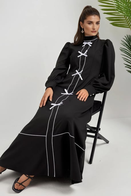 Hiccup farbenblockiertes Maxikleid mit halbem Rollkragen - Schwarz - Image 2