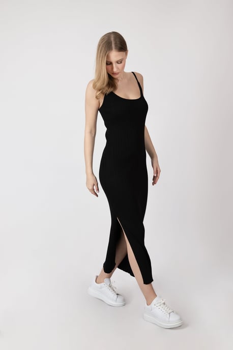 Gestricktes Maxikleid mit Rundhalsausschnitt und Spaghetti-Trägern - Image 3