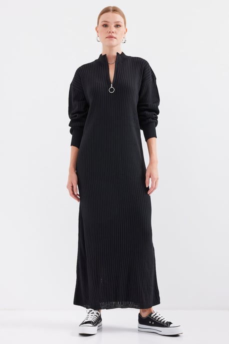 Strickkleid mit halbem Rollkragen und Reißverschluss - Image 1