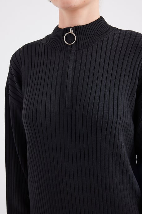 Strickkleid mit halbem Rollkragen und Reißverschluss - Image 4