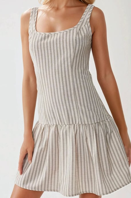 Tailliertes Mini-Kleid mit quadratischem Kragen - Image 4