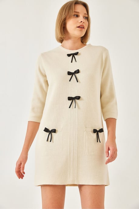 Texturiertes Strickkleid mit Schleife - Image 4
