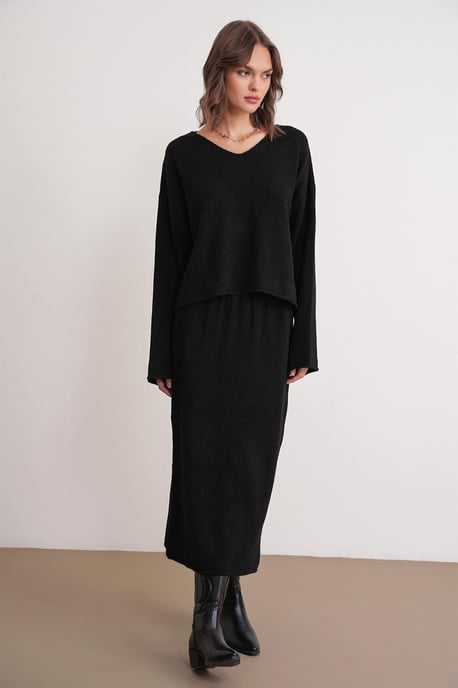 V-Ausschnitt Strickpullover & Rock-Set - Image 1