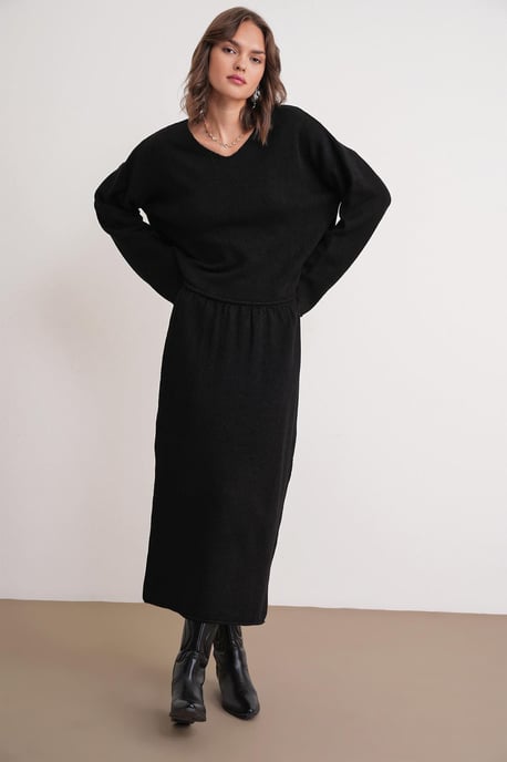 V-Ausschnitt Strickpullover & Rock-Set - Image 3