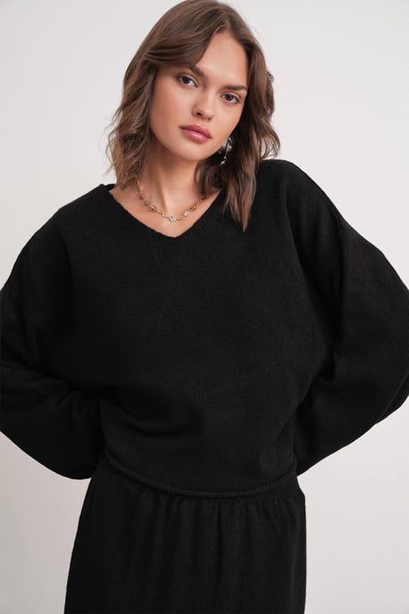 V-Ausschnitt Strickpullover & Rock-Set - Image 4