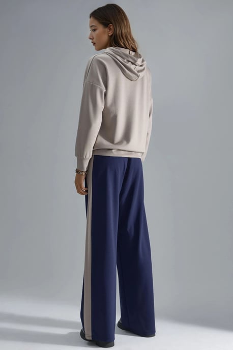 Modal Touch Kapuzenbesticktes Langweites Hosen-Set - Image 3