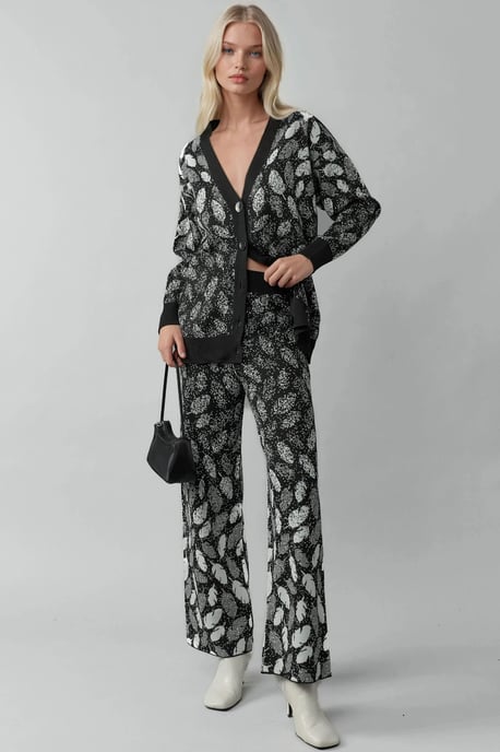 V-Ausschnitt Jacquard-Strickcardigan und weite Hosen Set - Image 1