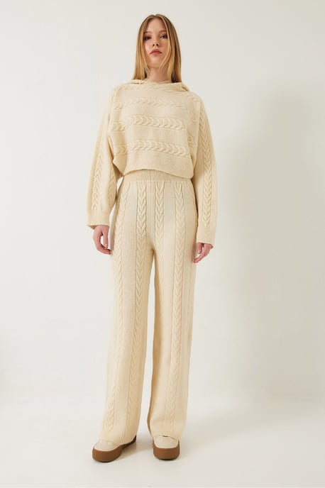 Strukturiertes Strickoberteil mit verkürztem Schnitt und weit geschnittene Hose Set - Image 2