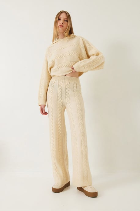 Strukturiertes Strickoberteil mit verkürztem Schnitt und weit geschnittene Hose Set - Image 3