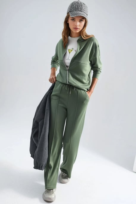 Modal Touch Sweatshirt mit Reißverschluss und Ripp-Shorts Set - Image 5