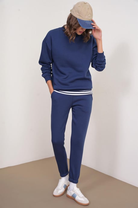 Basic Sweatshirt- und Jogger-Zwei-Teile-Set - Image 2