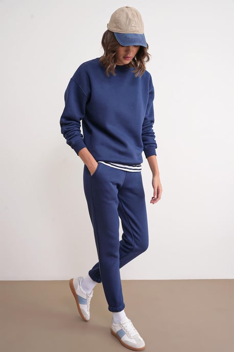 Basic Sweatshirt- und Jogger-Zwei-Teile-Set - Image 3