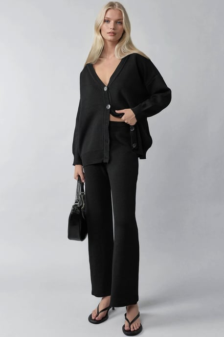 V-Ausschnitt Cardigan und Weite Hosen Strickset - Image 3