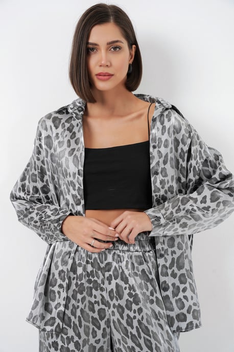 Leopardenmuster Hemd mit Knopfleiste und weite Satin-Hosen im 2-teiligen Set - Image 4