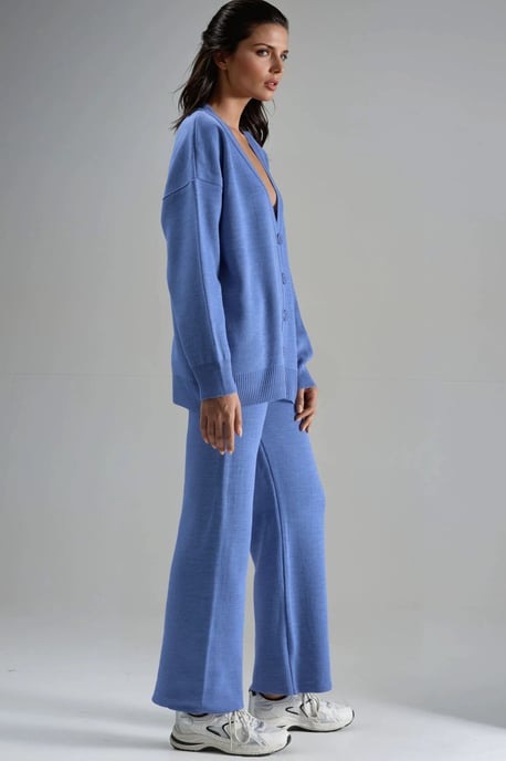 V-Ausschnitt Cardigan und Weite Hosen Strickset - Image 3