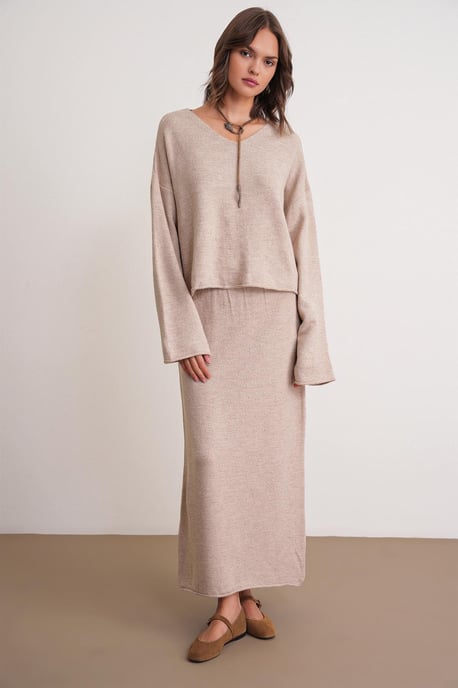 V-Ausschnitt Strickpullover und Rock-Set - Image 1