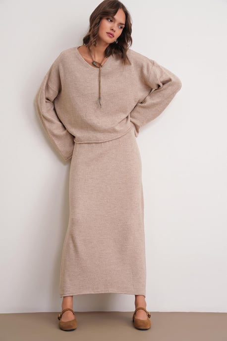 V-Ausschnitt Strickpullover und Rock-Set - Image 4