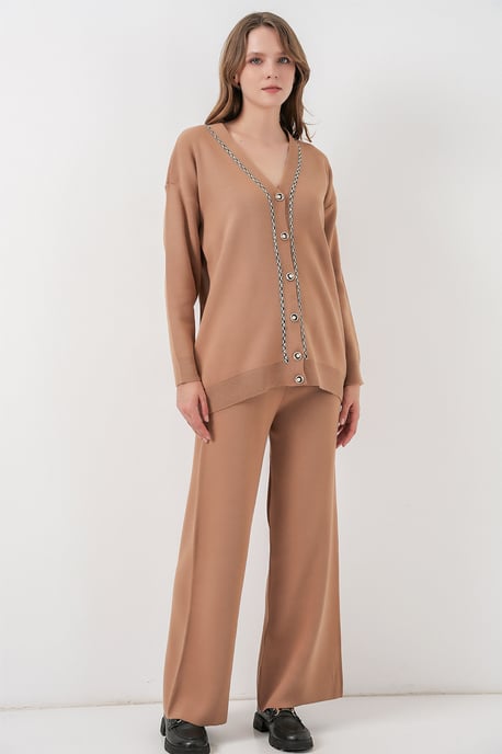 V-Ausschnitt Cardigan und Weit geschnittene Hose Set - Image 1