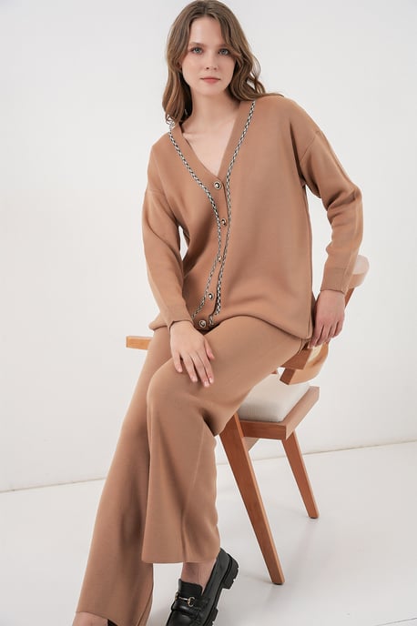 V-Ausschnitt Cardigan und Weit geschnittene Hose Set - Image 4