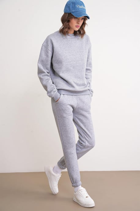 Basic Sweatshirt & Jogger Zwei-Teiliges Set - Image 4