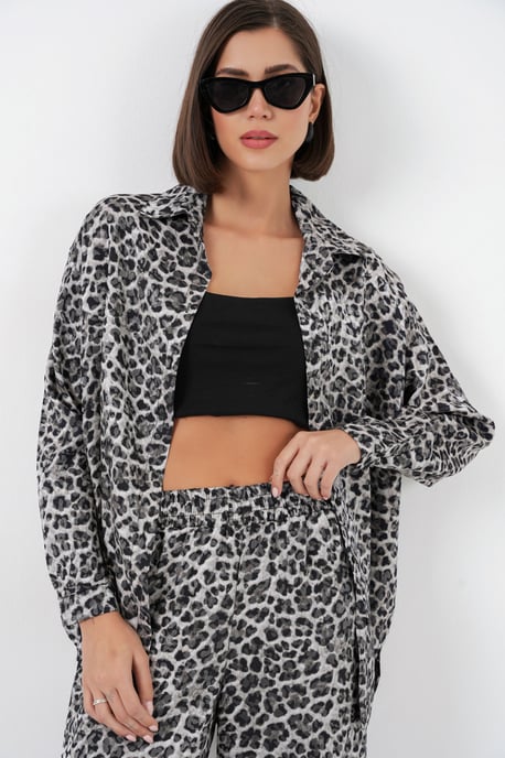 Leopardenmuster Hemd mit Knopfleiste und weite Satin-Hosen im 2-teiligen Set - Image 2