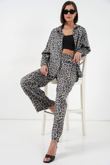 Leopardenmuster Hemd mit Knopfleiste und weite Satin-Hosen im 2-teiligen Set - Image 3