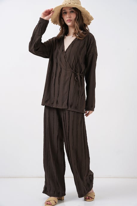 Strukturierter V-Ausschnitt Kimono mit Bindegürtel & Weite Hosen Set - Image 1