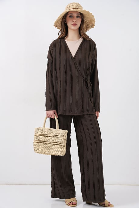 Strukturierter V-Ausschnitt Kimono mit Bindegürtel & Weite Hosen Set - Image 3