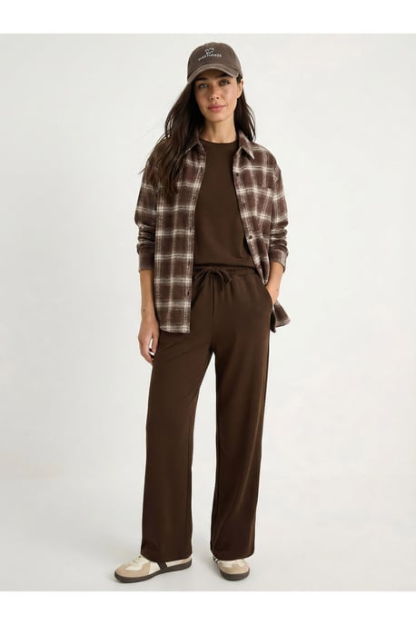 T-Shirt mit Rundhalsausschnitt und Hose im Zwei-Teile-Set - Image 2