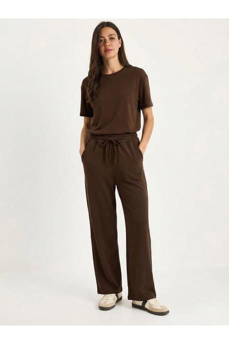 T-Shirt mit Rundhalsausschnitt und Hose im Zwei-Teile-Set - Image 4