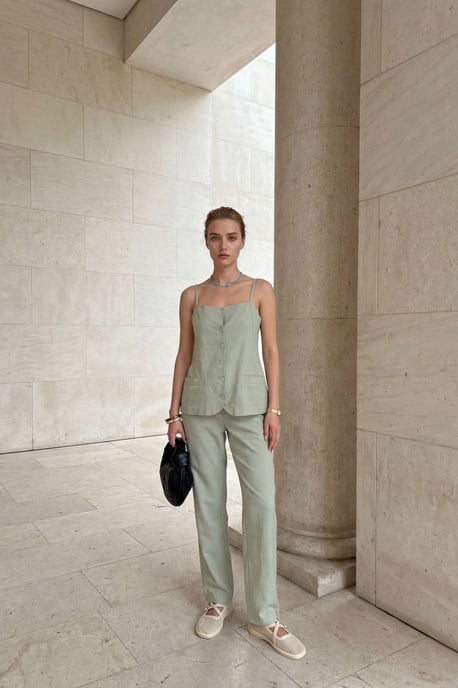 V-Ausschnitt Knopfveste mit Taschen und gerade geschnittene Hose Zwei-Teile-Set - Image 4