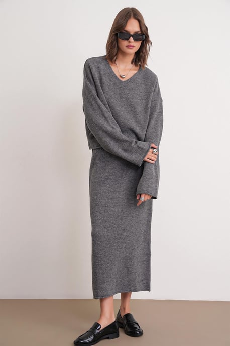 V-Ausschnitt Strickpullover und -rock Set - Image 2