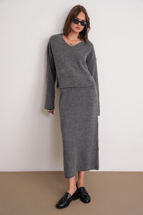 V-Ausschnitt Strickpullover und -rock Set - Image 5