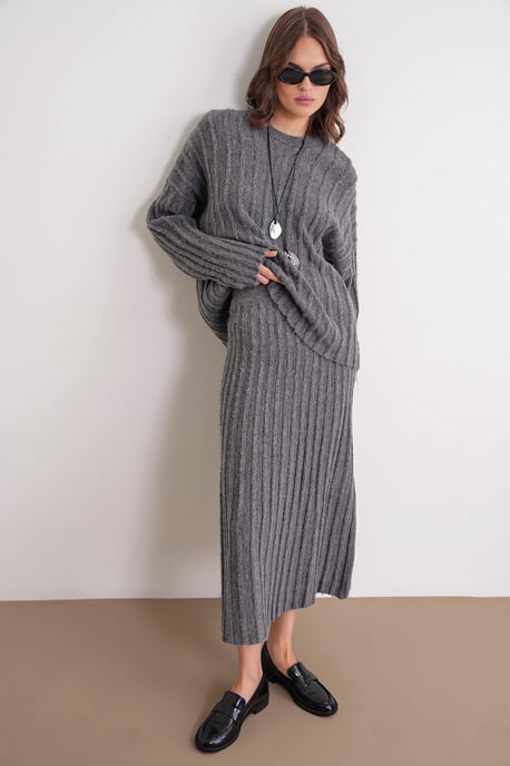 Strukturiertes Oversized-Pullover und Rock Strick-Koordinationsset - Image 2