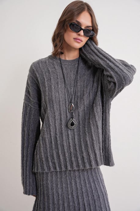 Strukturiertes Oversized-Pullover und Rock Strick-Koordinationsset - Image 3