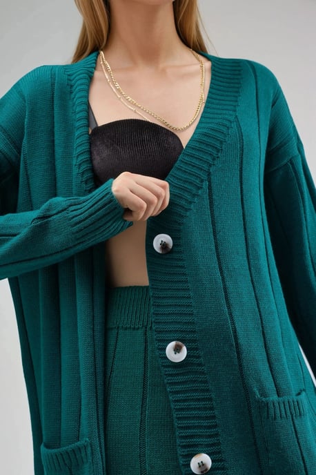 Strick-Koordinaten mit V-Ausschnitt Cardigan und weitem Hosenbein - Image 4