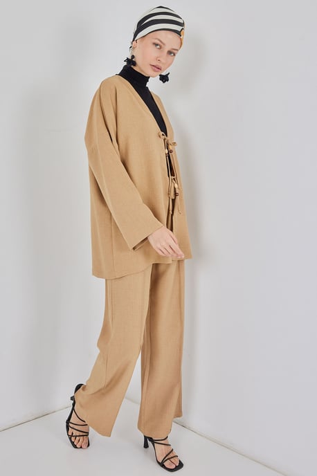 V-Ausschnitt Cardigan und Weite Hosen Set - Image 4