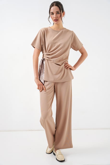 Rippstrick-Set mit Crew-Neck und Krawattendetail sowie weitem Hosenbein - Image 1