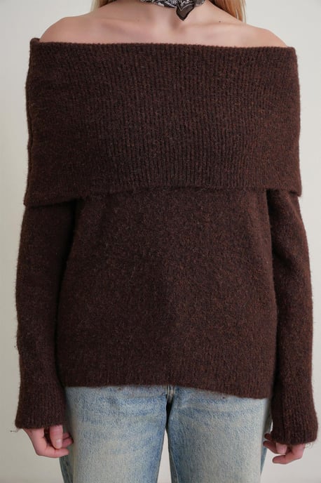 Lässiger Rippenpullover mit Madonna-Kragen - Image 3
