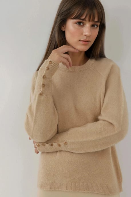 Weicher, strukturierter Pullover mit Knopfdetails und langen Ärmeln - Image 1