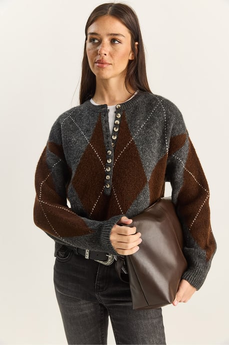 Strickpullover mit Rundhalsausschnitt und Knopfverschluss - Image 3