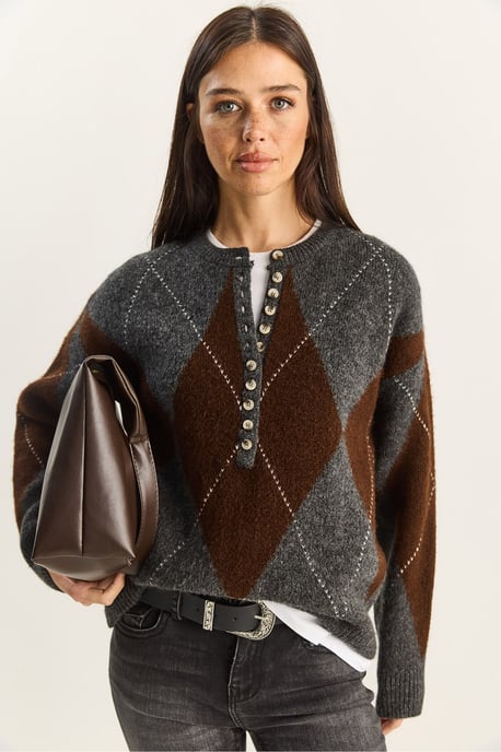 Strickpullover mit Rundhalsausschnitt und Knopfverschluss - Image 6