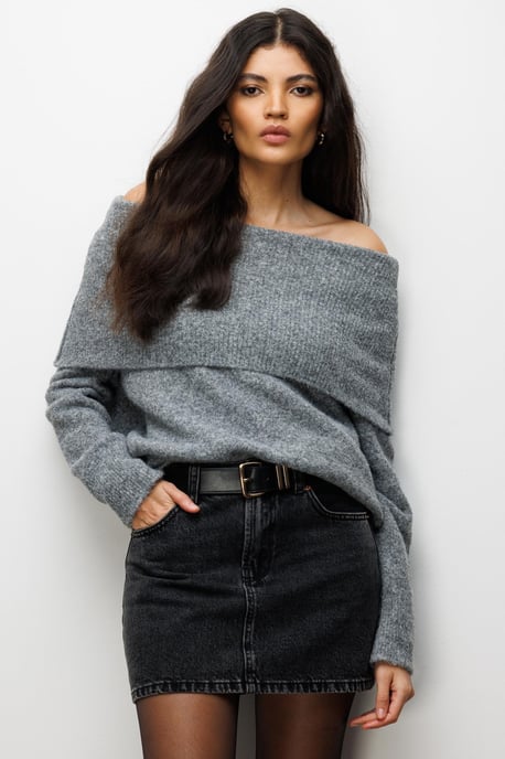 Locker sitzender Rippenpullover mit Madonna-Kragen - Image 3