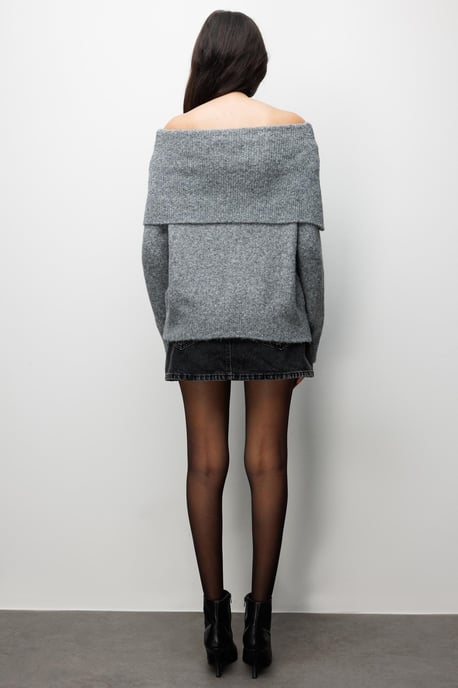 Locker sitzender Rippenpullover mit Madonna-Kragen - Image 5