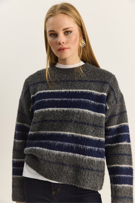 Gestreifter Strick-Pullover mit Rundhals - Image 2