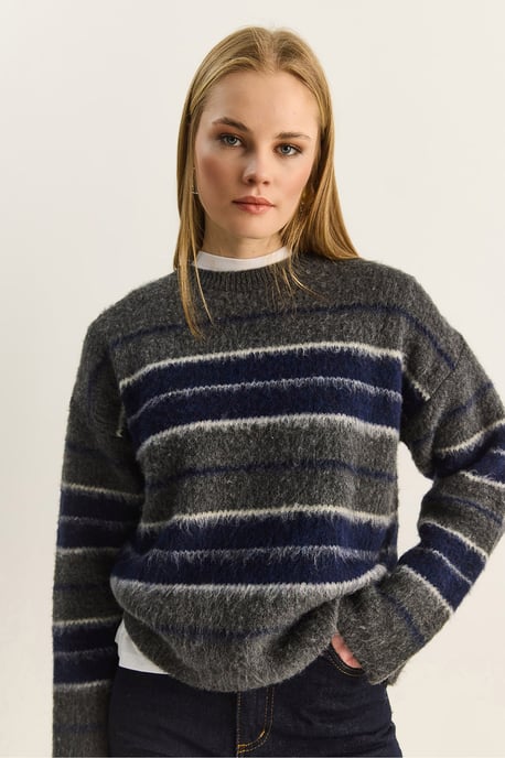 Gestreifter Strick-Pullover mit Rundhals - Image 4