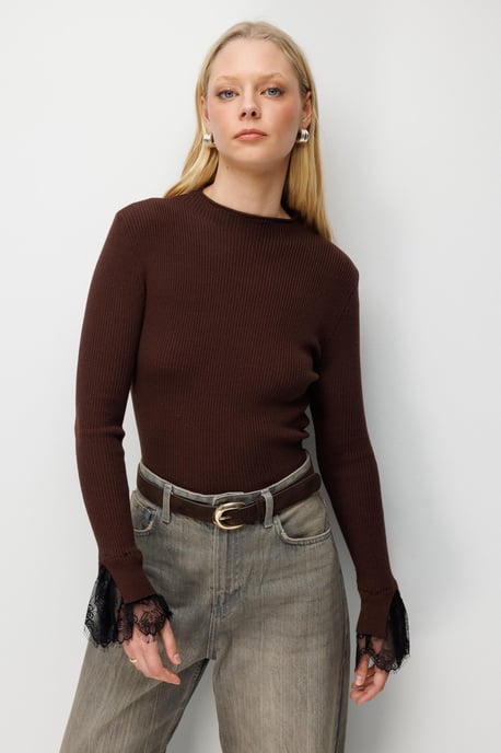 Slim Fit Rippstrickpullover mit Rundhalsausschnitt - Image 2