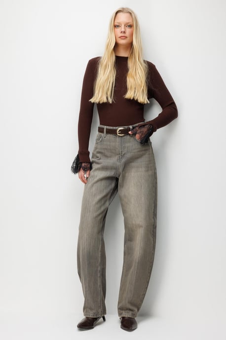 Slim Fit Rippstrickpullover mit Rundhalsausschnitt - Image 3